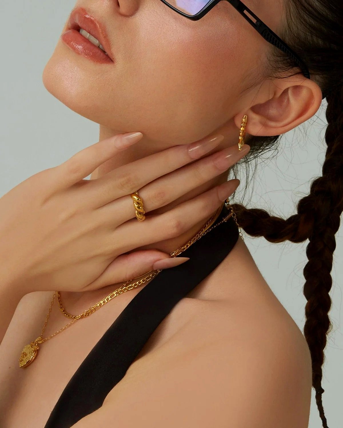 gold twisted ring jewelry
