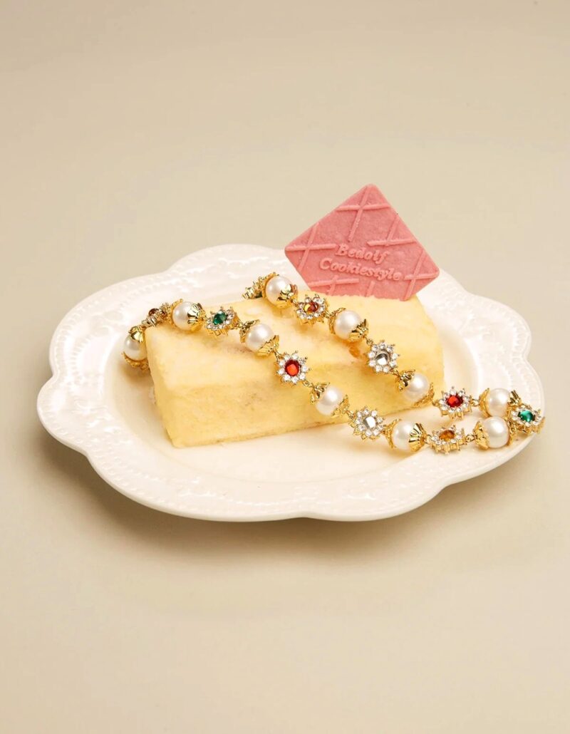 daisy pearl necklace in gold