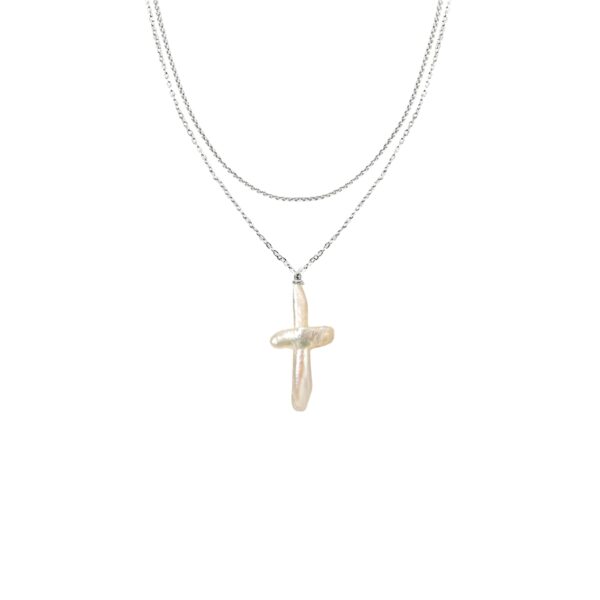 quiet luxury pearl necklace look—minimalist pearl cross necklace that’s a gift pearl necklace for her